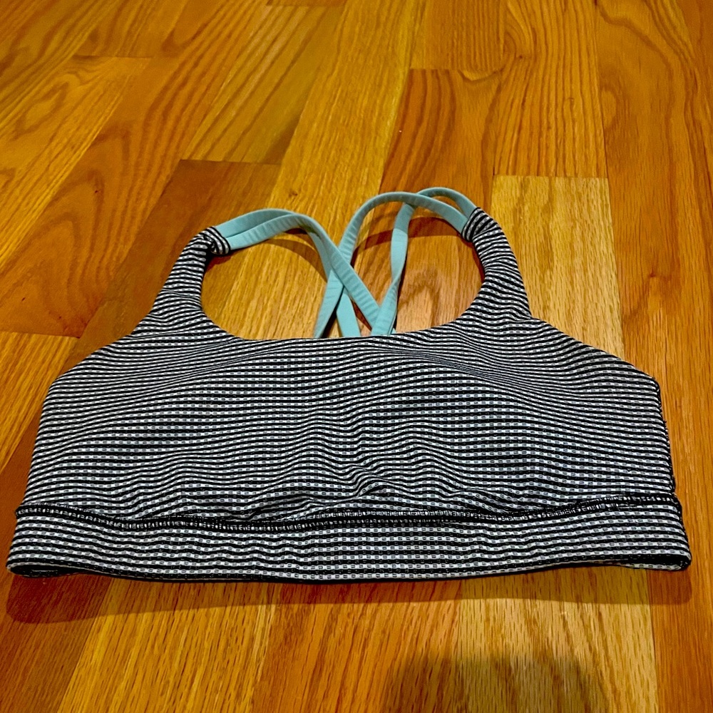 Lululemon sports bra size 6